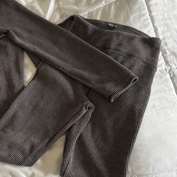 Gray Ribbed Two-Piece Set - Picture 3 of 4